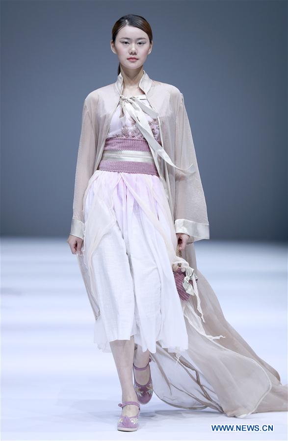 CHINA-BEIJING-GRADUATE FASHION WEEK (CN)