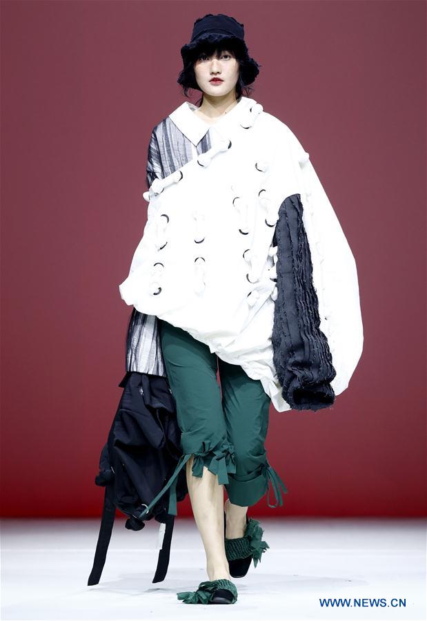 CHINA-BEIJING-GRADUATE FASHION WEEK (CN)