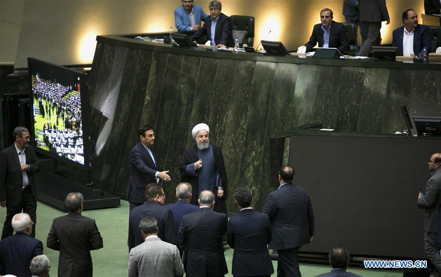 IRAN-TEHRAN-ROUHANI-ECONOMY-PARLIAMENT