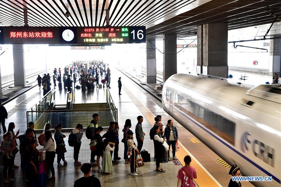 CHINA-HENAN-ZHENGZHOU-RAILWAY-LABOR DAY HOLIDAY-TRAVEL RUSH (CN)