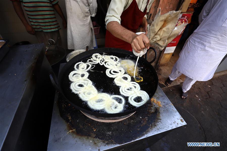 PAKISTAN-RAWALPINDI-RAMADAN-IFTAR-FOOD