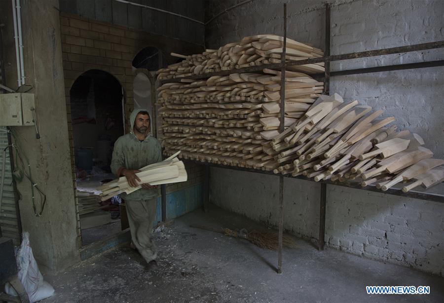 KASHMIR-SRINAGAR-CRICKET BAT INDUSTRY