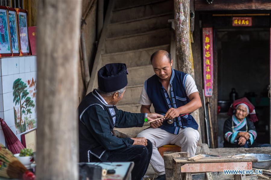 CHINA-YUNNAN-OIL PAPER UMBRELLA (CN)