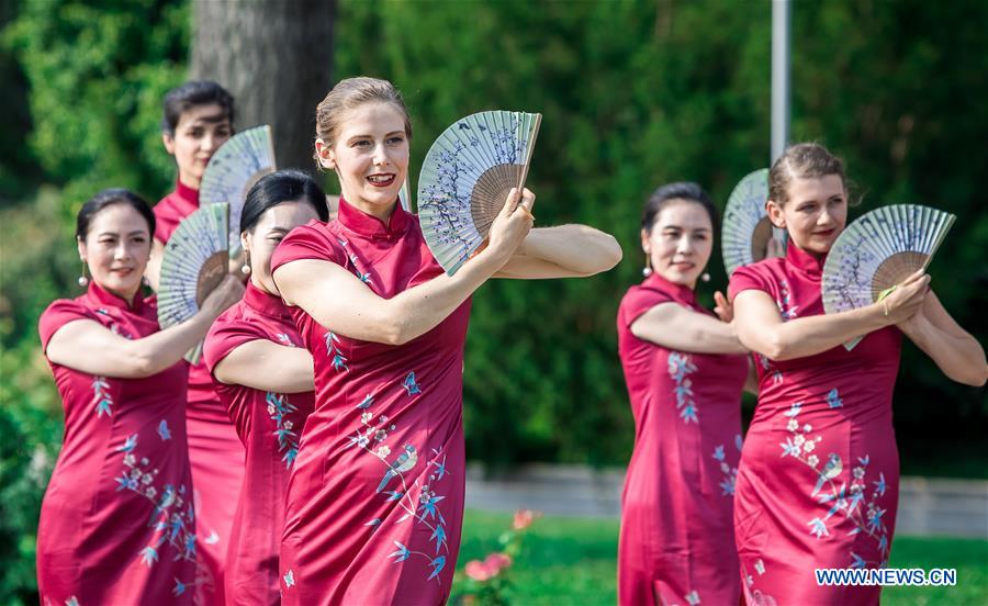 AUSTRIA-VIENNA-CHINESE CHEONGSAM SHOW