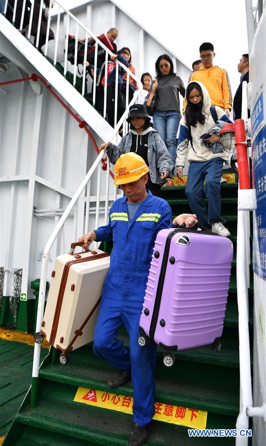 CHINA-HAIKOU-PORT-SPRING FESTIVAL-TRAVEL RUSH (CN)