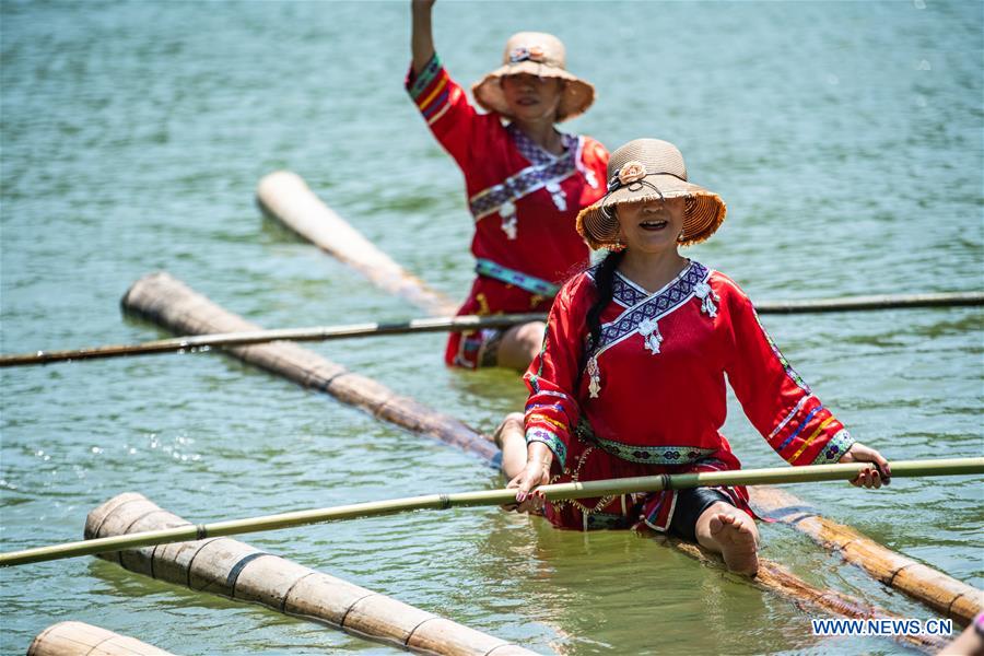 CHINA-GUIZHOU-CHISHUI-SINGLE BAMBOO DRIFTING (CN)