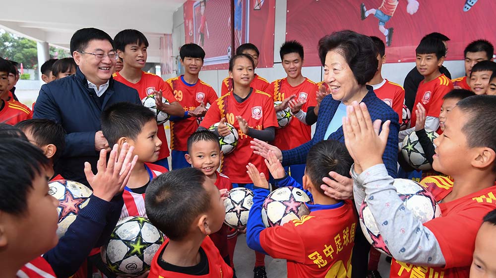 孙春兰率中央代表团二分团赴防城港看望慰问各族各界干部群众