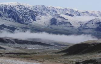 祁连山九月迎秋雪 雪山雾?；杂陈躺菰? />  
<div>祁连山九月迎秋雪 雪山雾?；杂陈躺菰?/div>
</a> 
</div>
<div class=