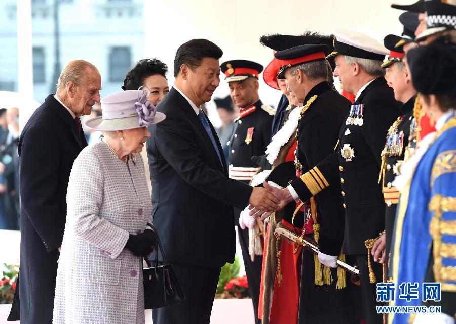 10月20日，对英国进行国事访问的国家主席习近平出席英国女王伊丽莎白二世在伦敦骑兵检阅场举行的隆重欢迎仪式。 新华社记者 饶爱民 摄