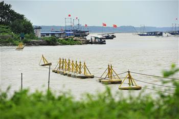 江苏洪泽湖水位上涨 加大泄洪流量